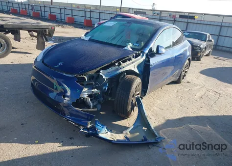 2022 Tesla Model Y Performance Dual Motor All-Wheel Drive z USA, uszkodzony, nr VIN 7SAYGDEF3NF390140